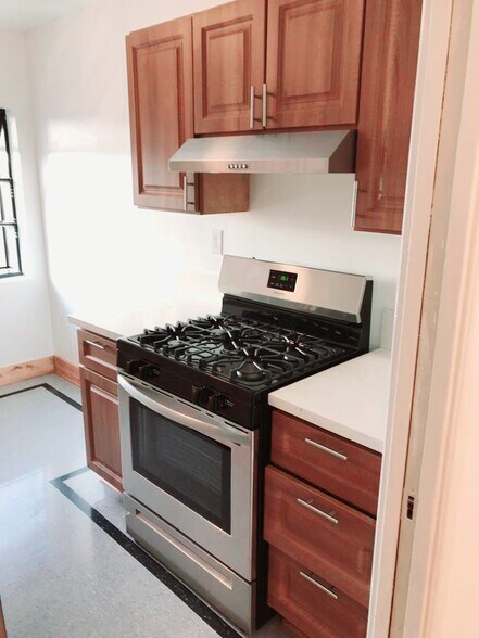 Building Photo - 4425 Maplewood Ave