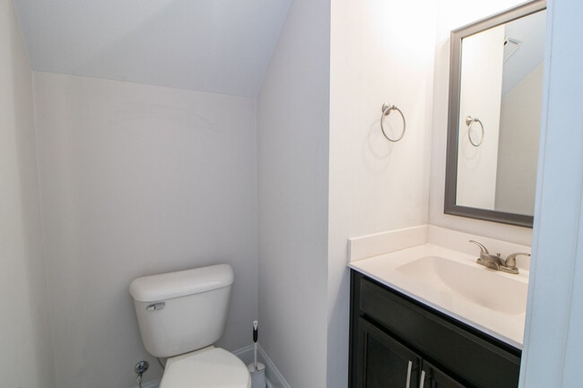 Building Photo - 433 Pomeroy Dr