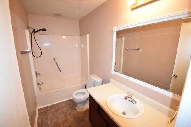 Building Photo - 957 Kennesaw Dr