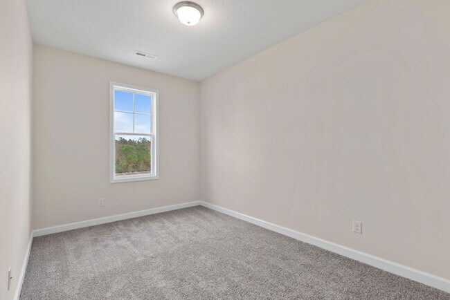 Building Photo - Stunning Townhome!