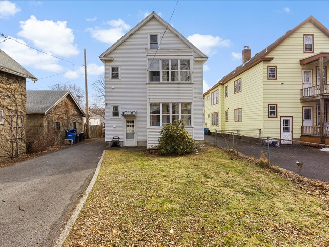 Building Photo - Forest Avenue