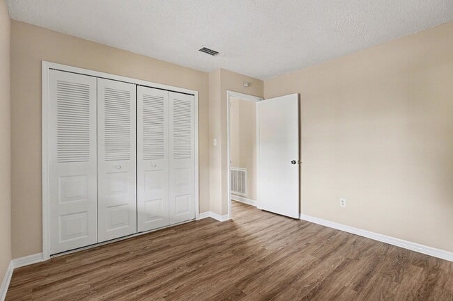 Building Photo - 2414 Fox Hollow Dr