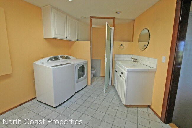 Building Photo - 5 br, 3.5 bath House - 89880 Ocean Drive