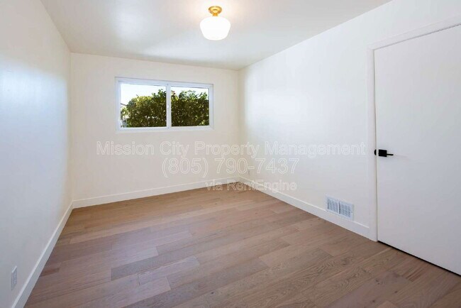 Building Photo - 5533 Callejon Dr