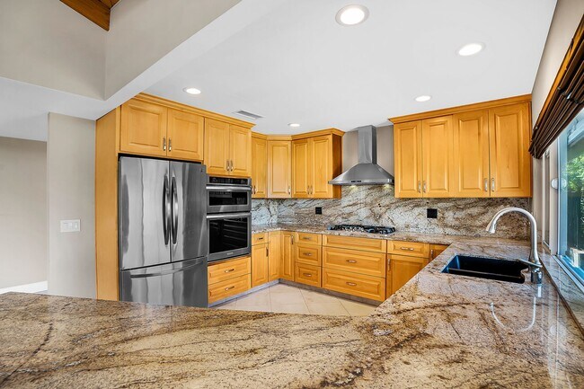 Building Photo - Luxury View Home On Canyon Rim