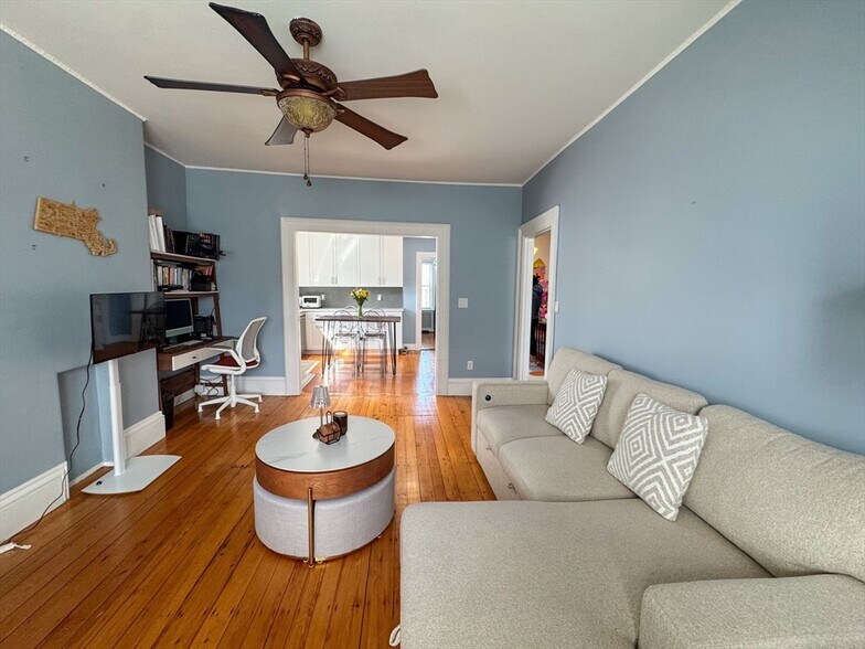 Primary Photo - 129 Walnut St