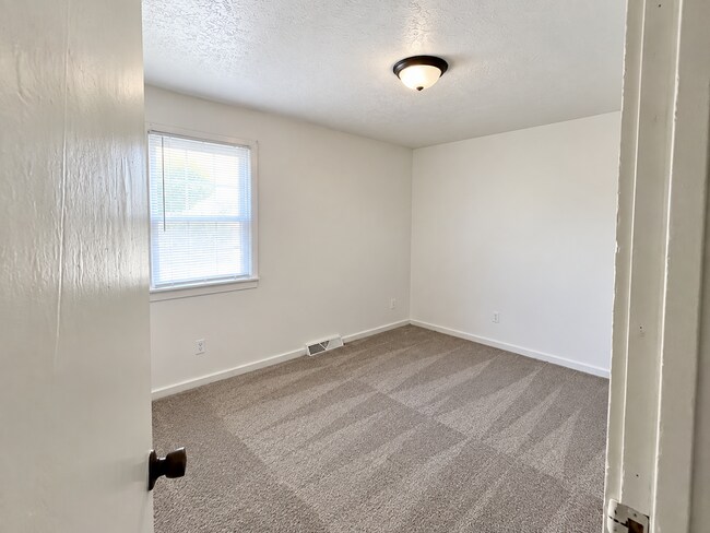 Building Photo - 101 Moss Creek Dr