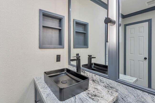 Building Photo - 18 N Star Ridge Cir