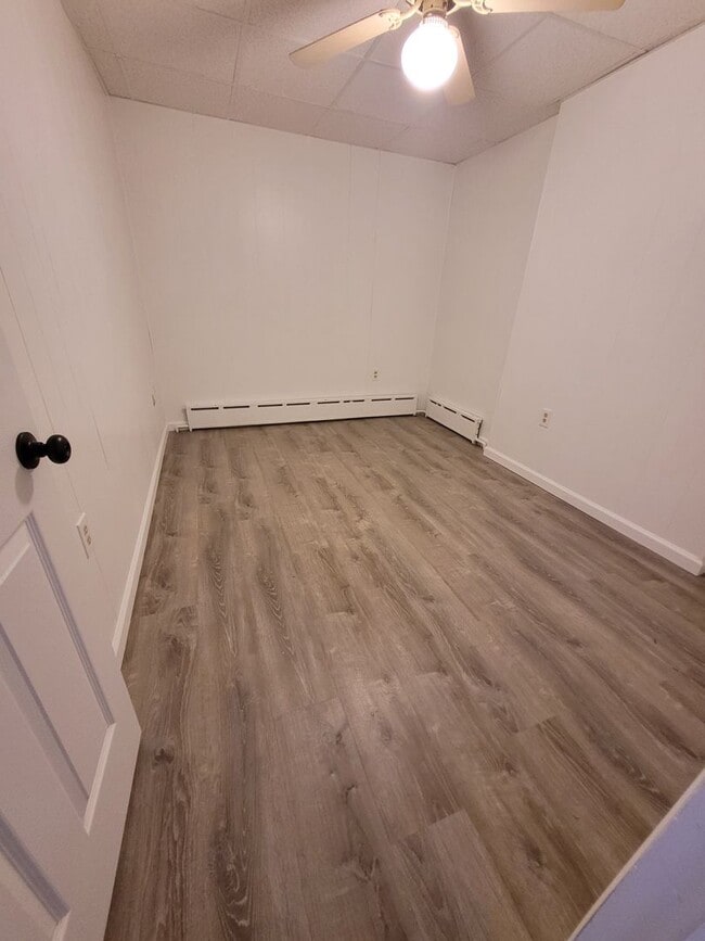 Building Photo - 1 Bedroom 1st floor with private entrance Lebanon