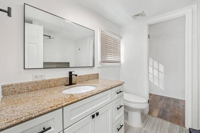 Building Photo - 264 Pinelog St