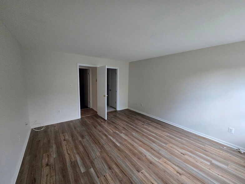 Master Entry & Bath - 6 Canterbury Ct