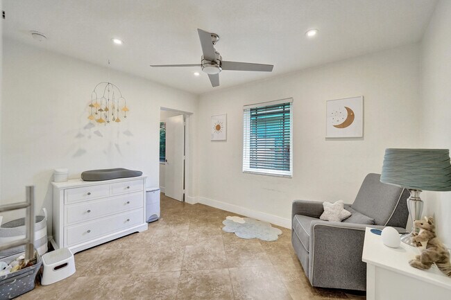 Building Photo - 929 SW 18th Ct