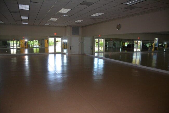 Building Photo - 112 Salisbury E