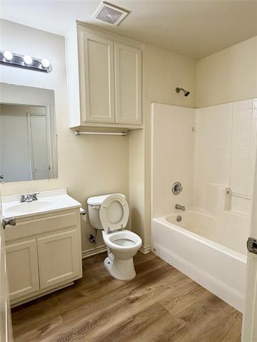Building Photo - 3201 Royal Crest Dr
