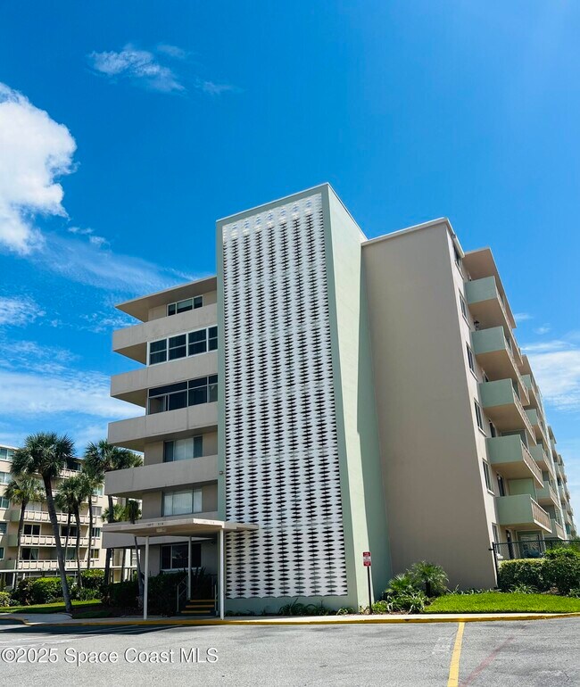 Primary Photo - 2020 N Atlantic Ave