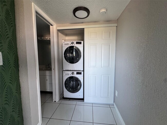 Building Photo - 701 NW 19th St