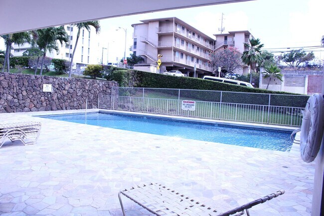 Building Photo - Five Regents Condominium
