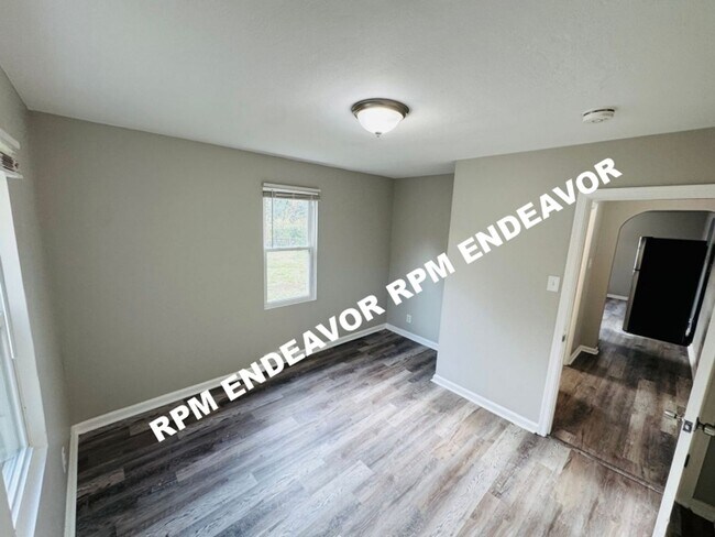 Building Photo - 2Bed/1Bath Available NOW!