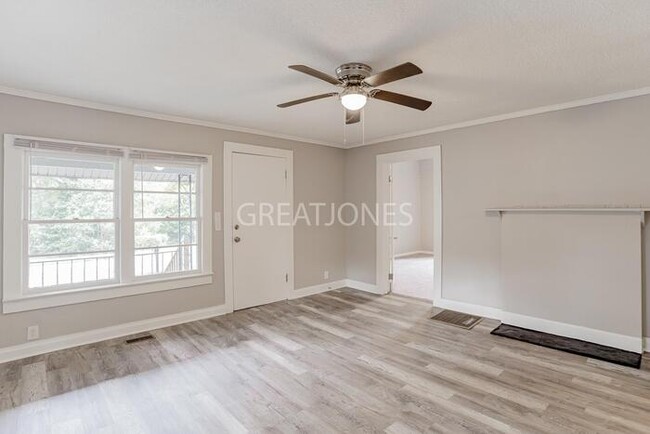 Building Photo - Charming 2 bedroom home in Anderson!