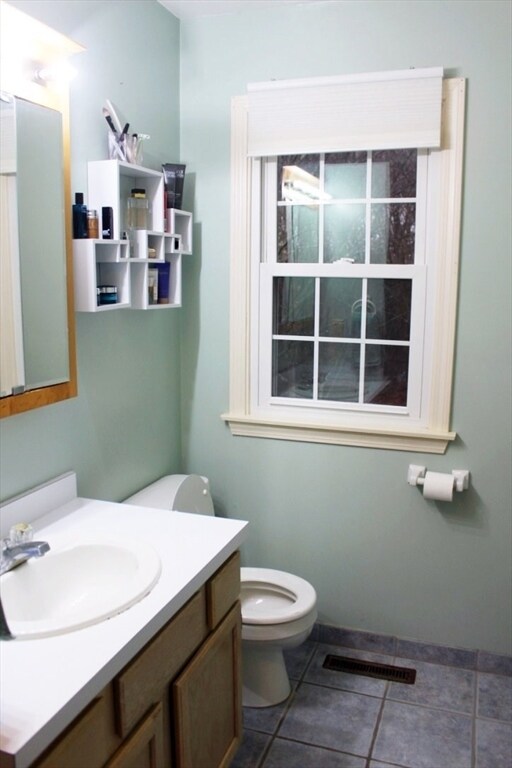 Building Photo - 19 Hillando Dr