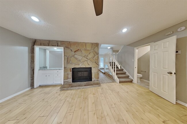 Building Photo - 542 Enchanted Hollow Dr