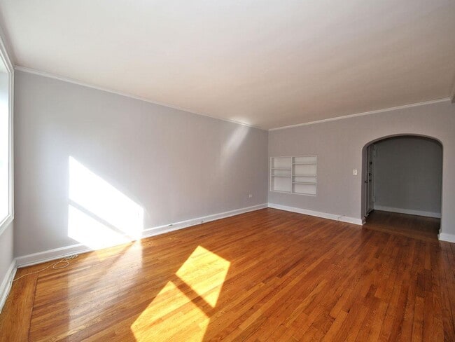Building Photo - 424 Larchmont Acres