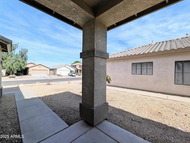 Building Photo - 8861 W Paradise Dr