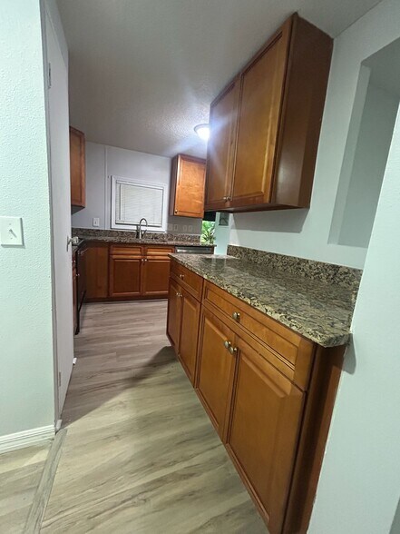 Building Photo - 3844 Hixon Ave