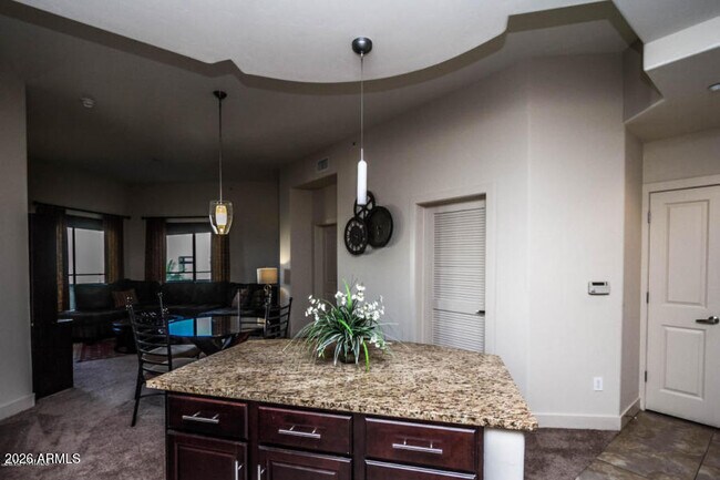 Building Photo - 945 E Playa Del Norte Dr