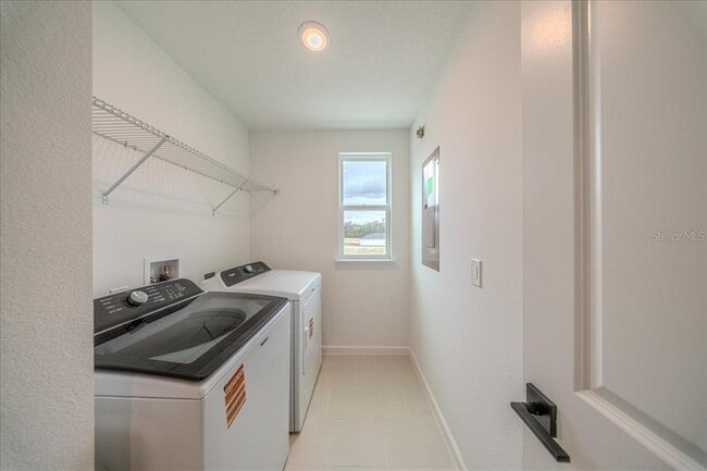 Building Photo - 1895 Pinecliff Dr