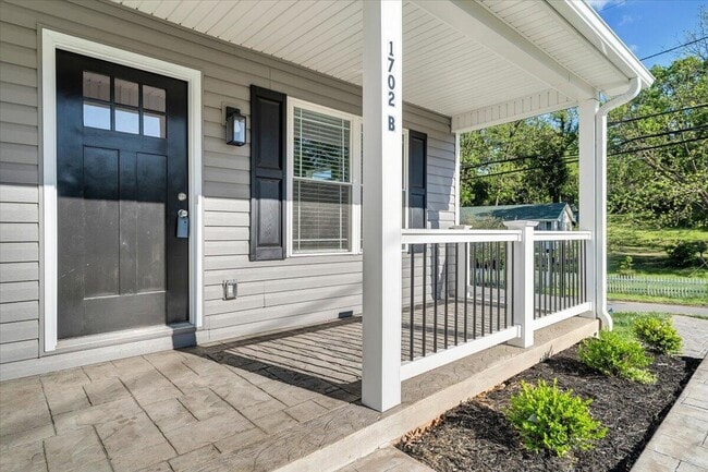 Building Photo - 1702 Baldwin Ave NE