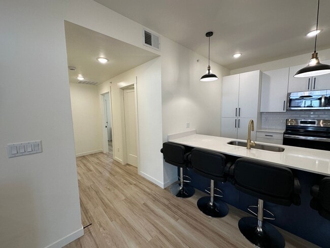 Building Photo - 311 E Lorene St