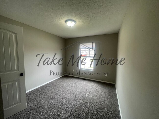 Building Photo - Updated Home in Ozark!