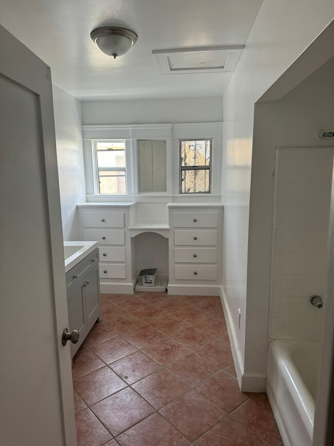 Bathroom - 4509 S Figueroa St