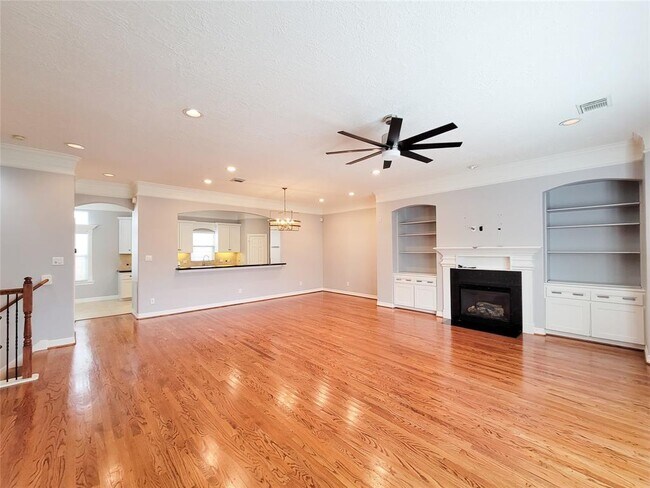 Building Photo - 884 Detering St