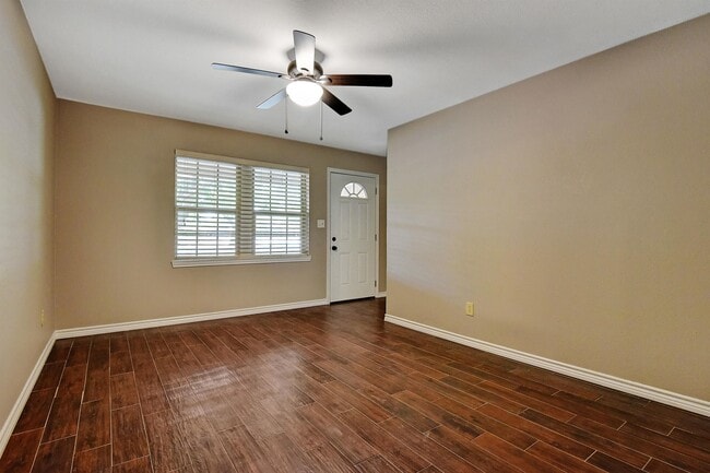 Building Photo - 820 Maple St