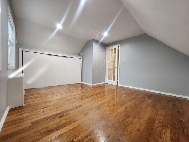 Building Photo - 18 Bamboo Ln