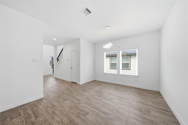 Building Photo - 31638 Featherstone Trl