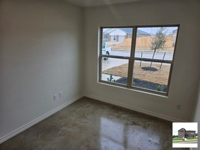 Building Photo - BRAND NEW!! YOU DONT WANNA MISS THIS