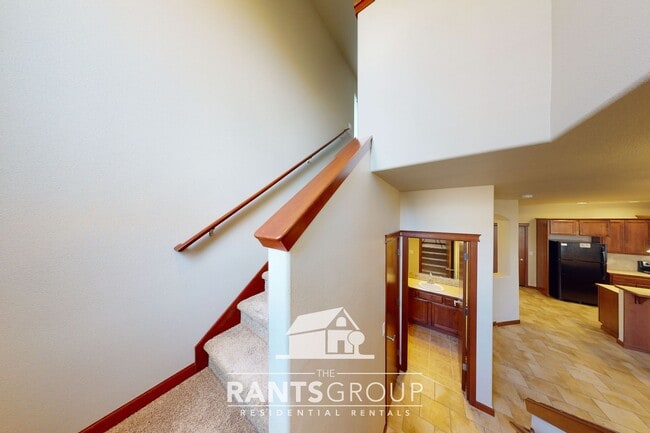 Building Photo - Move in Ready! Beautiful home in Puyallup! Easy Commute to JBLM!