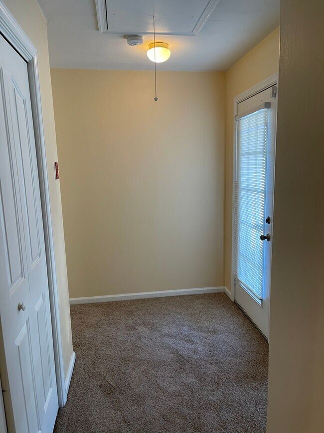 Building Photo - Lovely Lakefront Home in Virginia Beach