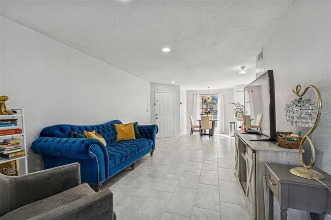 Building Photo - 8742 Mallard Reserve Dr