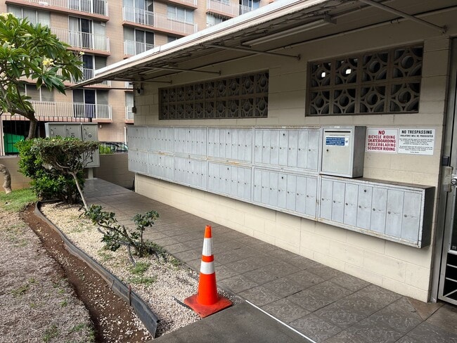 Building Photo - Salt Lake (Honolulu) Ilima West - 2 bedrooms, 1 bathroom with AC, 1 assigned parking