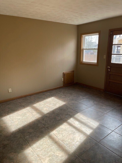 Building Photo - 2038 S Fairway Ave