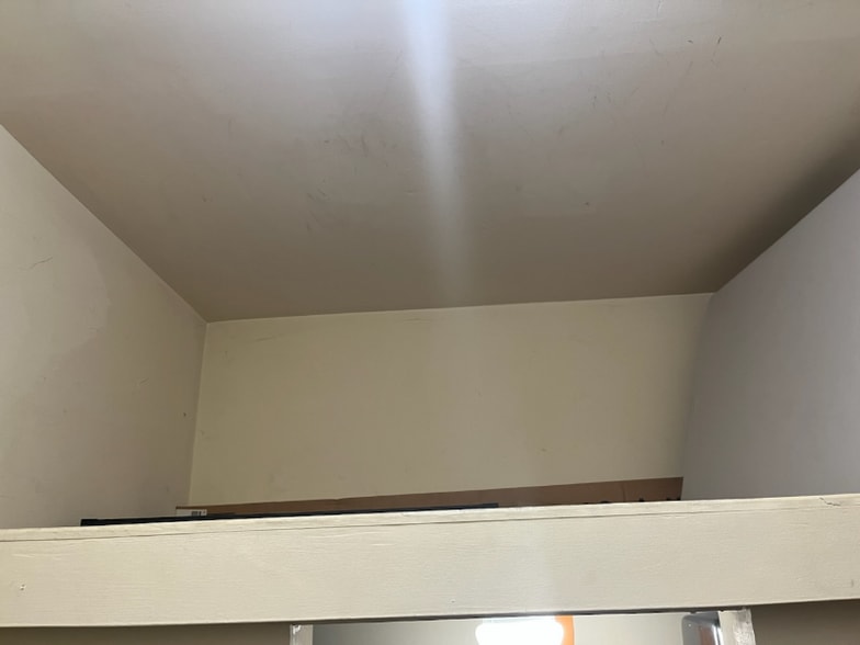 Building Photo - 1368 W Evergreen Ave