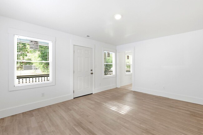 Building Photo - Updated 3-Bedroom Home with Modern Comforts Near Downtown Wilmington
