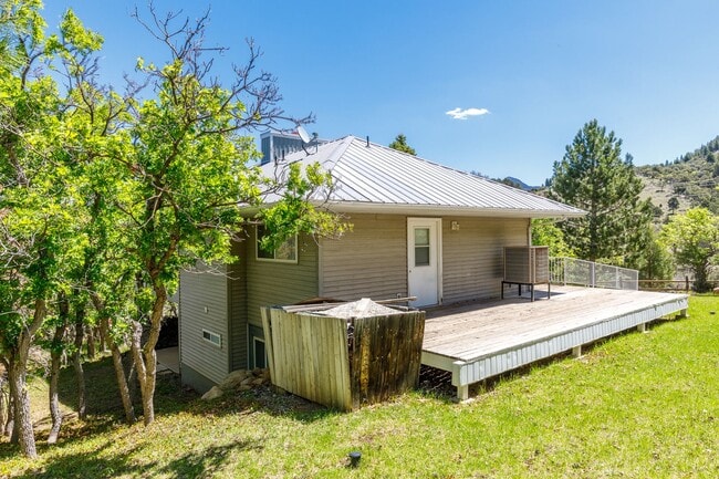 Building Photo - Serene 3 Bedroom, 2 Bathroom Home in Pine ...