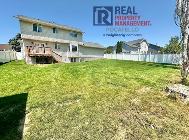 Building Photo - 5 Bedroom 3.5 Bath House - Pet Friendly