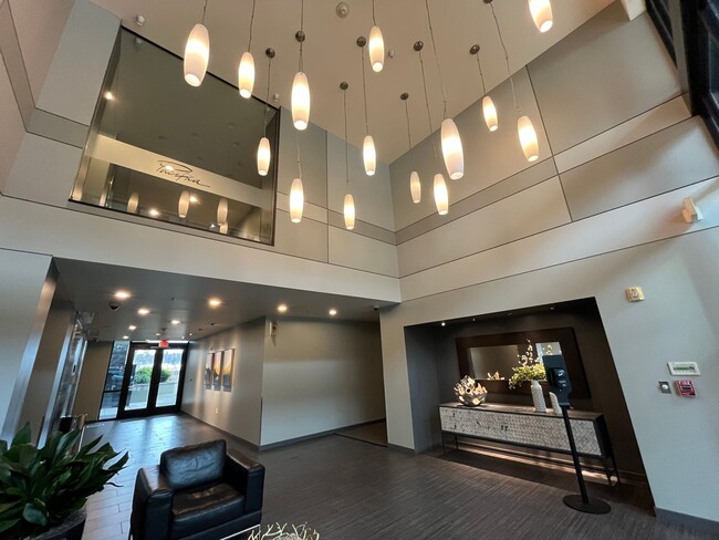 Building Photo - Modern Condo in NW District, Portland! On ...