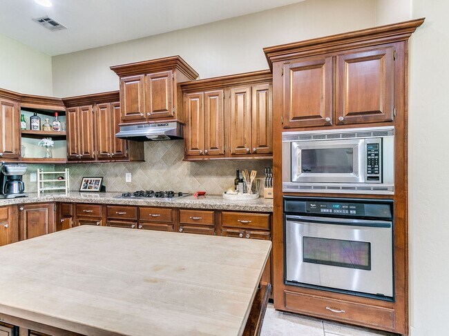 Building Photo - Large 4-Bedroom Home in Edmond Schools